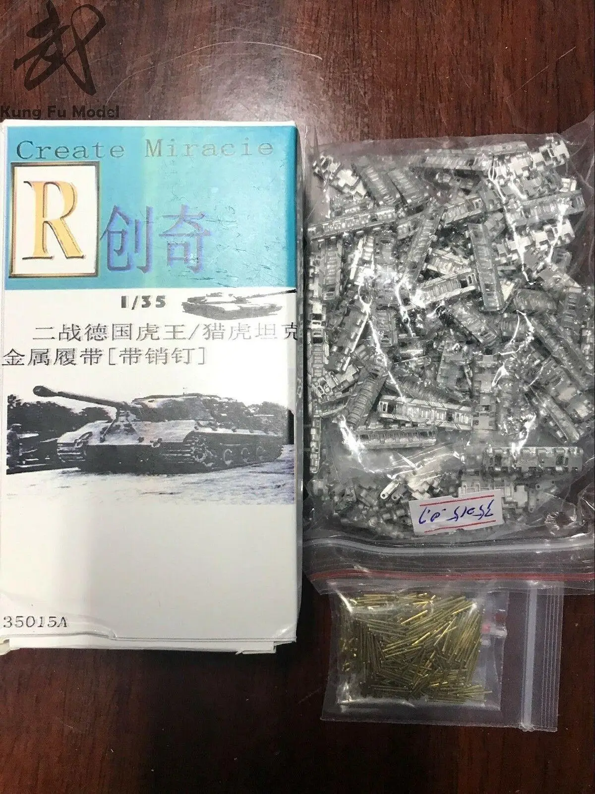 R-модель 1/35 35015A металлический трек и металлический штифт для немецкого KingTiger Late
R-модель 1/35 35015A металлический трек и металлический штифт для немецкого KingTiger Late