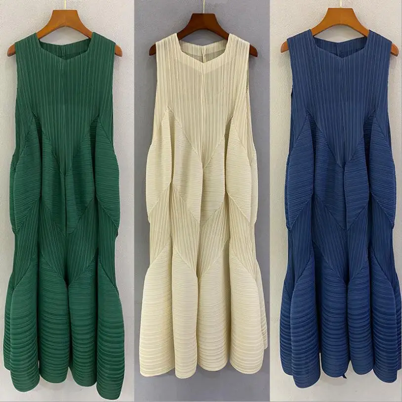 New Summer 2022 Long Pleated Dress Large Size Loose Sleeveless Bud Dress Women Designer Classic Dresses Clothes w2792
New Summer 2022 Long Pleated Dress Large Size Loose Sleeveless Bud Dress Women Designer Classic Dresses Clothes w2792