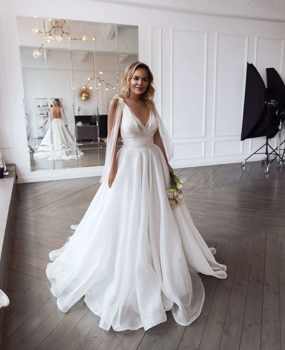 MYYBLE Beach Wedding Dresses Cheap A-line Bridal Gown Open Back V-neck Wedding Gowns vestido de noiva Court Train
MYYBLE Beach Wedding Dresses Cheap A-line Bridal Gown Open Back V-neck Wedding Gowns vestido de noiva Court Train