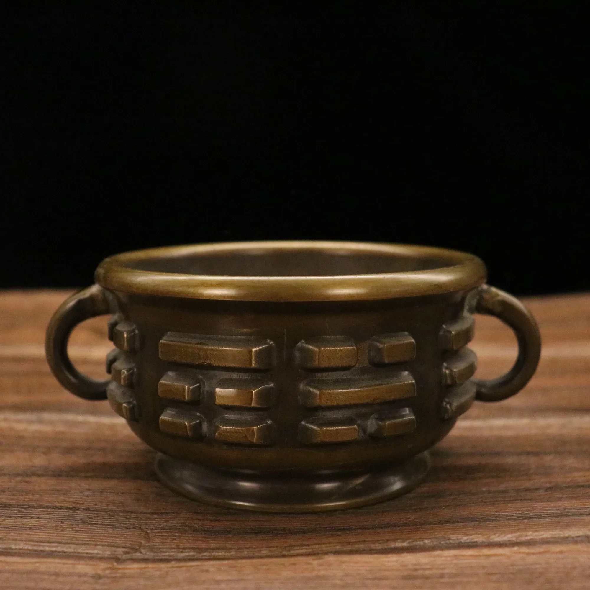 6"Tibetan Temple Collection Old Brass Gossip furnace Binaural incense Burner Gather wealth Office Ornaments Town House Exorcism
6"Tibetan Temple Collection Old Brass Gossip furnace Binaural incense Burner Gather wealth Office Ornaments Town House Exorcism