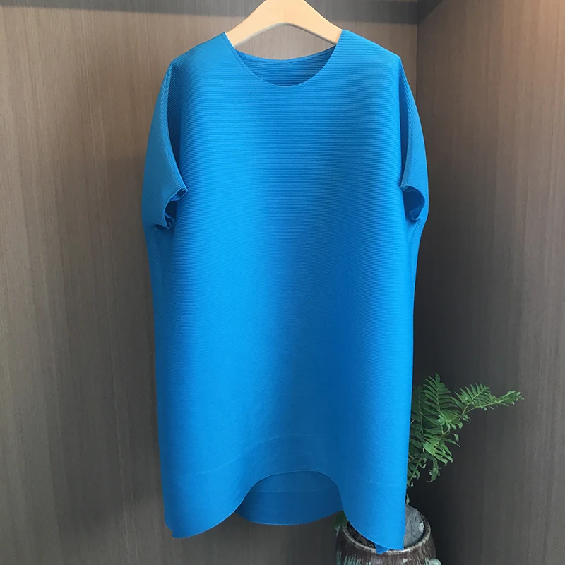HOT SELLING Miyake folds fashion Loose solid color short sleeve hooded collar long T-shirt IN STOCK
HOT SELLING Miyake folds fashion Loose solid color short sleeve hooded collar long T-shirt IN STOCK