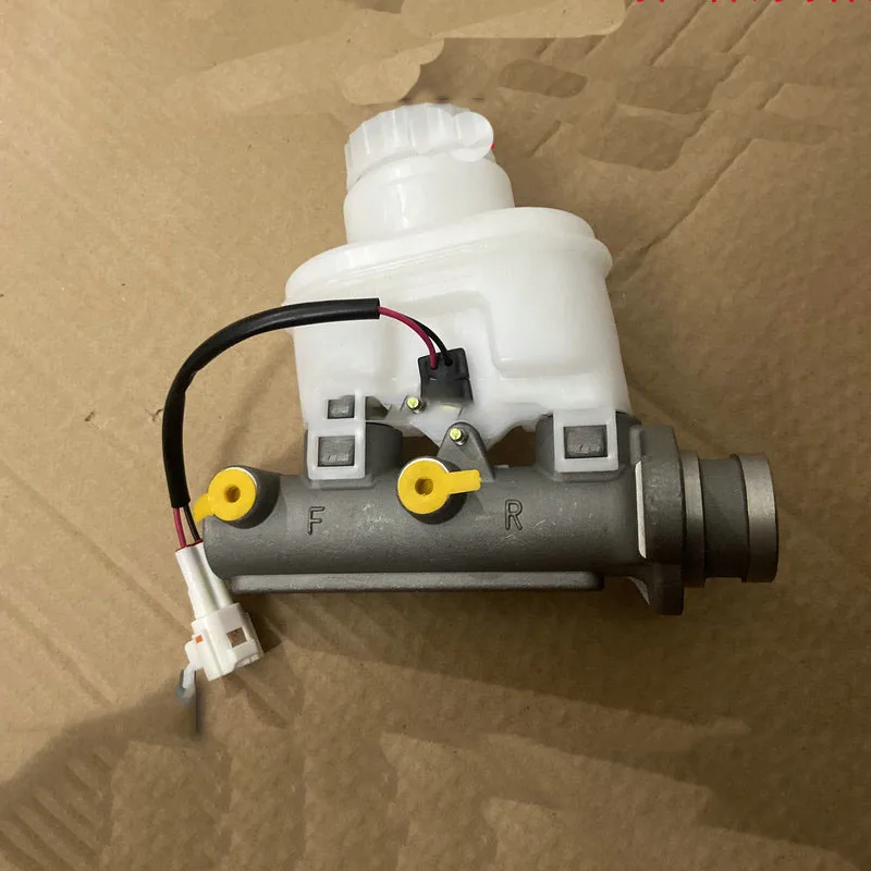 For Great Wall Fengjun 5 brake master cylinder brake master cylinder brake oil tank oil tank storage tank
For Great Wall Fengjun 5 brake master cylinder brake master cylinder brake oil tank oil tank storage tank