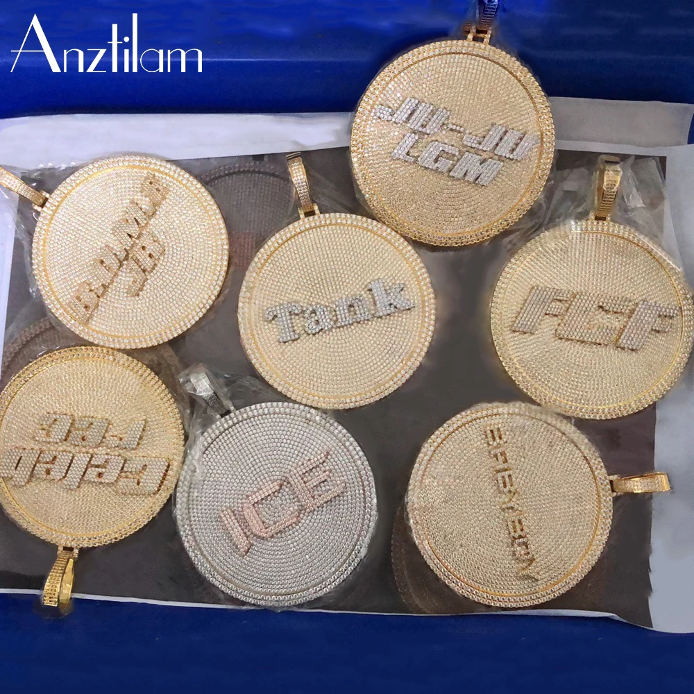 Hip Hop Iced Out Round Custom Letters Pendants Necklaces Paved AAA Cubic Zircon Stone With Gold Ice Chain For Men Women Jewelry
Hip Hop Iced Out Round Custom Letters Pendants Necklaces Paved AAA Cubic Zircon Stone With Gold Ice Chain For Men Women Jewelry