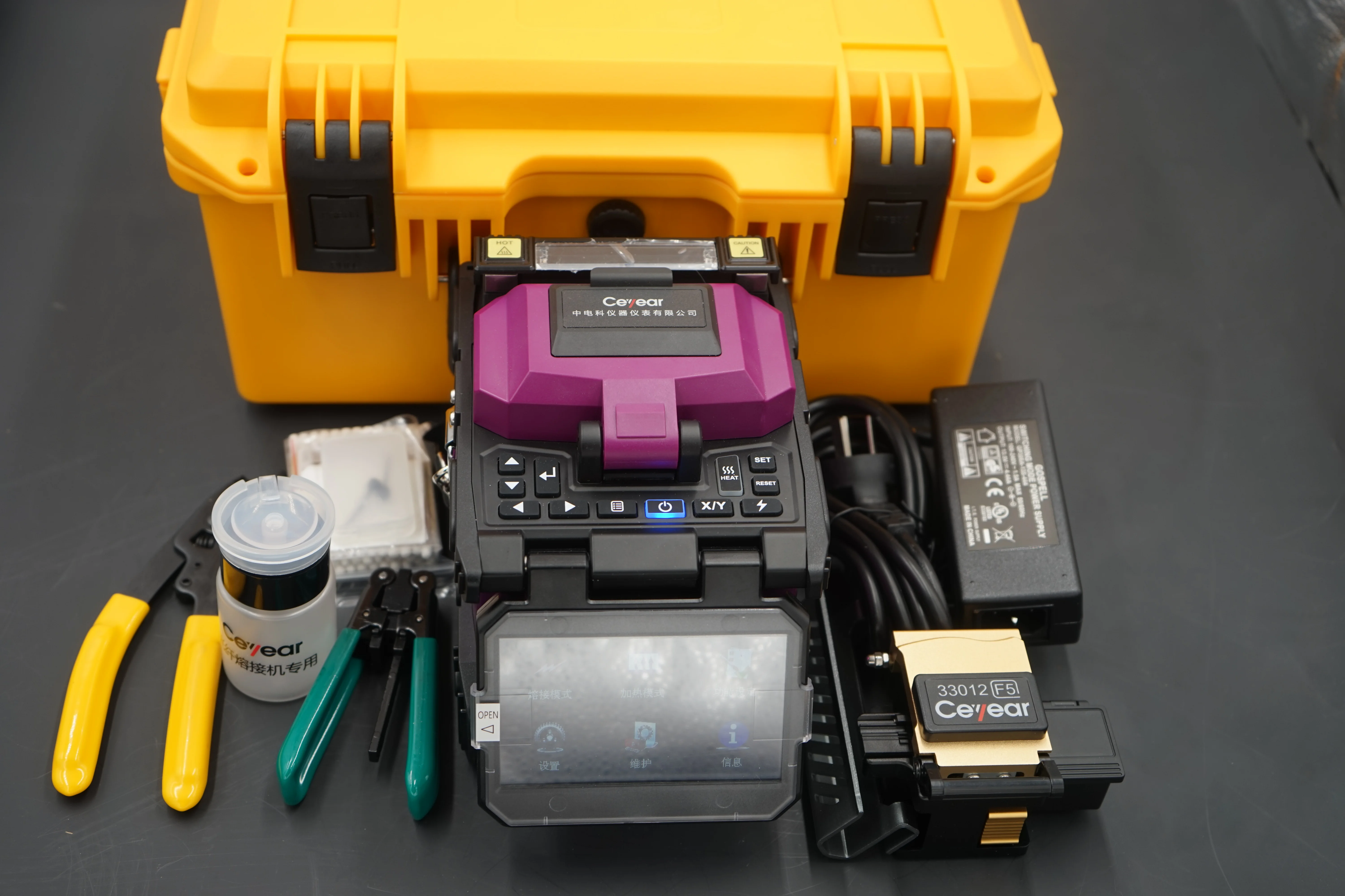 Brand new original CETC AV6481C 6 motor core aligned fiber fusion splicer English version
Brand new original CETC AV6481C 6 motor core aligned fiber fusion splicer English version