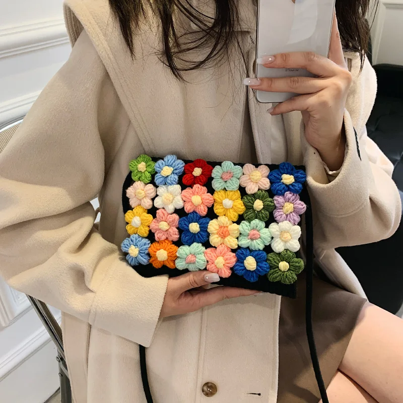 Fashion kniting Bags Women's Flower Clutch Bag New Stitched Fresh Single Shoulder Messenger Bag
Fashion kniting Bags Women's Flower Clutch Bag New Stitched Fresh Single Shoulder Messenger Bag