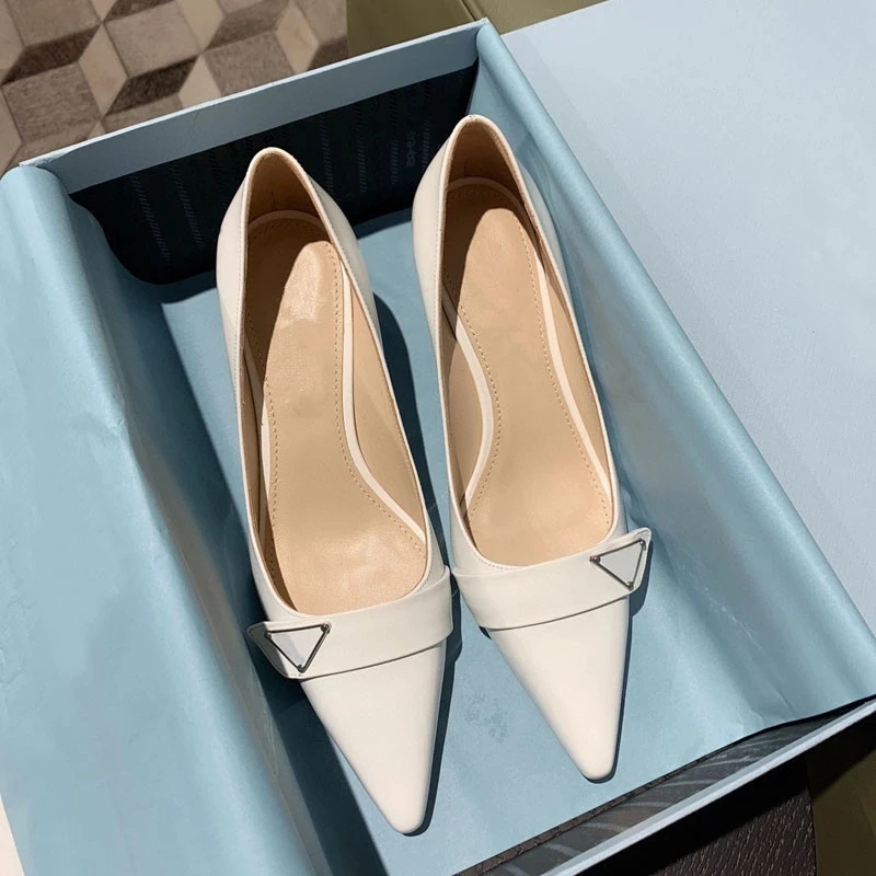 Women Kitten Heel Pumps 2024 Spring Paris Fashion Pointed Toe Metal Buckle Embellished Leather Low Heel Women Dress Office Shoes
Women Kitten Heel Pumps 2024 Spring Paris Fashion Pointed Toe Metal Buckle Embellished Leather Low Heel Women Dress Office Shoes