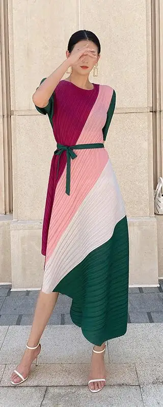 Color Block Irregular Dress Design Mid Length Waist Closing Temperament Pleated Dress
Color Block Irregular Dress Design Mid Length Waist Closing Temperament Pleated Dress