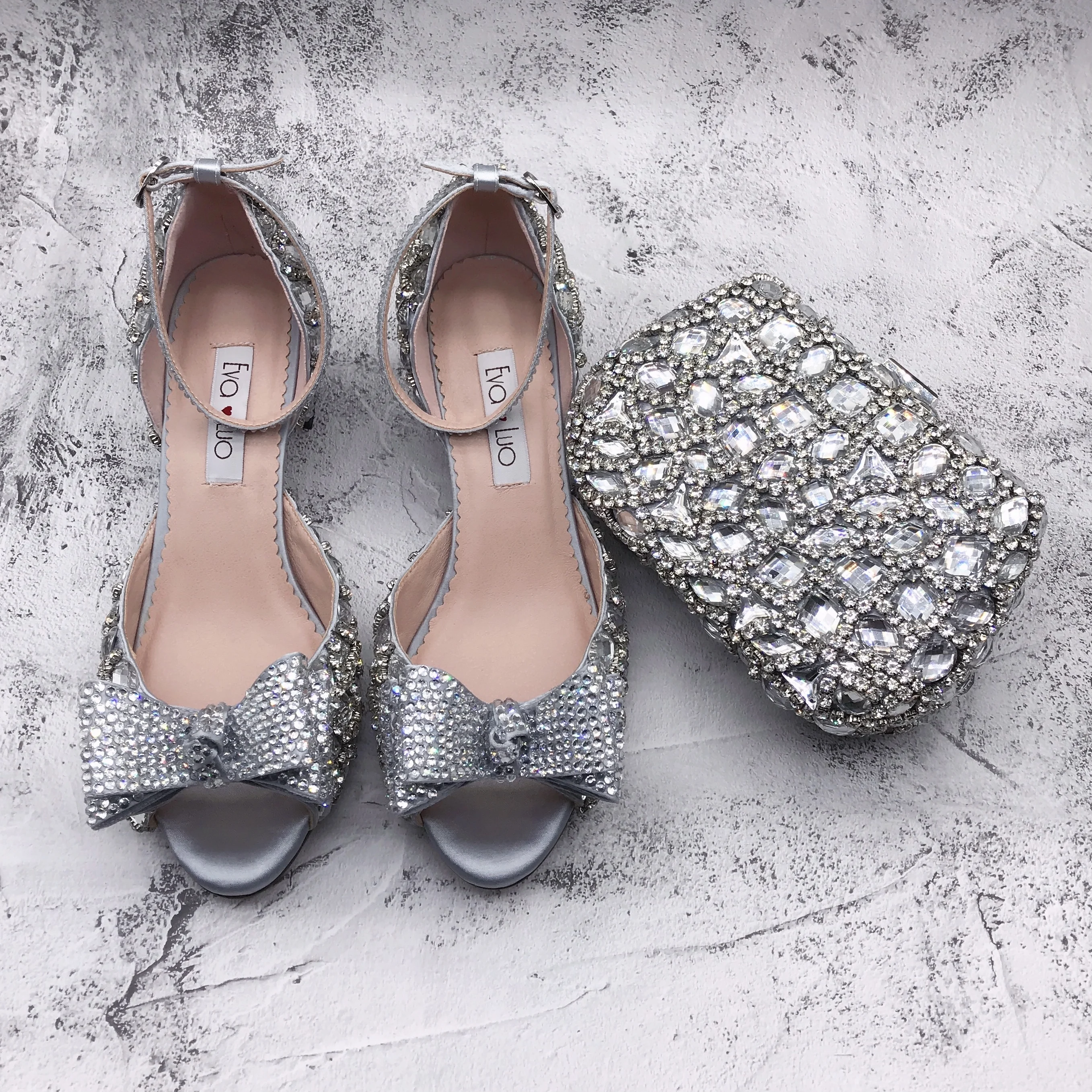 BS1396 Custom Made Differet Heel Height Women Bridal wedding Shoes Low Heel Silver Crystal Shoes with Matching Bags Set
BS1396 Custom Made Differet Heel Height Women Bridal wedding Shoes Low Heel Silver Crystal Shoes with Matching Bags Set