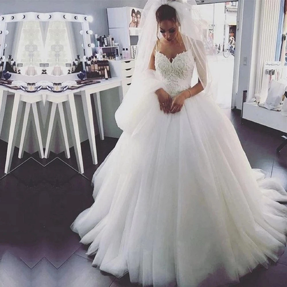 ANGELSBRIDEP Vestidos De Noiva V-Neck Tulle Ball Gown Wedding Dress Spaghetti Straps Appliques Formal Occasion Bridal Gowns
ANGELSBRIDEP Vestidos De Noiva V-Neck Tulle Ball Gown Wedding Dress Spaghetti Straps Appliques Formal Occasion Bridal Gowns