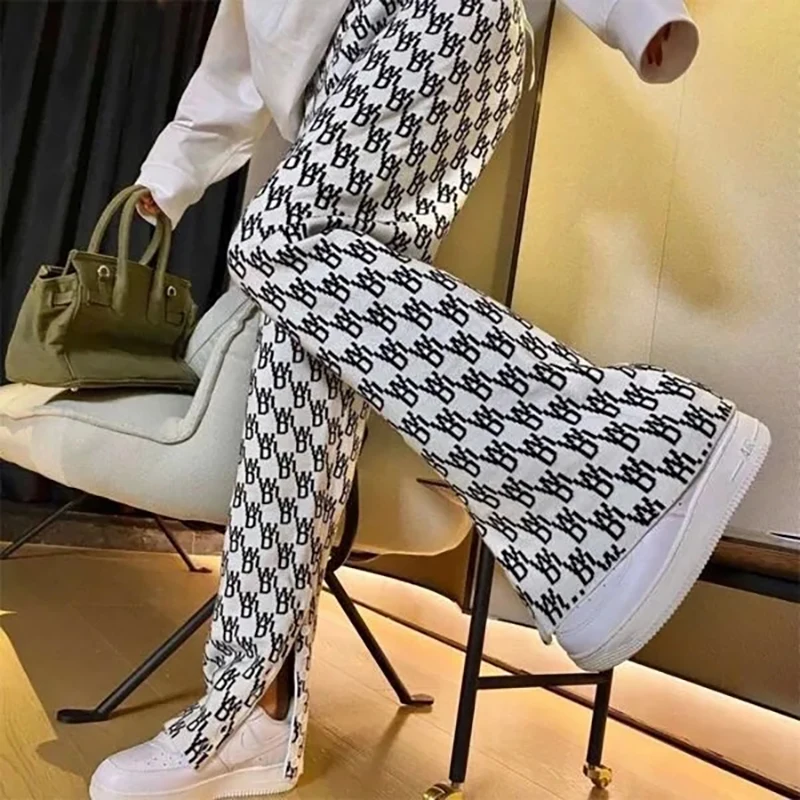 2021 Autumn Straight Wide Leg Knitted Pants Women Loose Casual Streetwear Hem Split Floor Length Trousers Fashion Sweatpants
2021 Autumn Straight Wide Leg Knitted Pants Women Loose Casual Streetwear Hem Split Floor Length Trousers Fashion Sweatpants