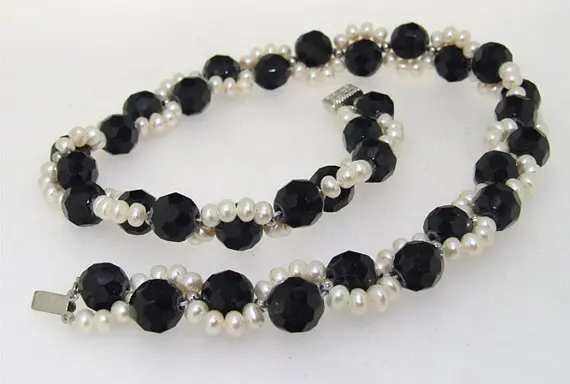 Handmade Real Pearl Jewelry,White Freshwater Cultured Pear Black Agates stone Beads Necklace 42cm Charming Women Gift
Handmade Real Pearl Jewelry,White Freshwater Cultured Pear Black Agates stone Beads Necklace 42cm Charming Women Gift