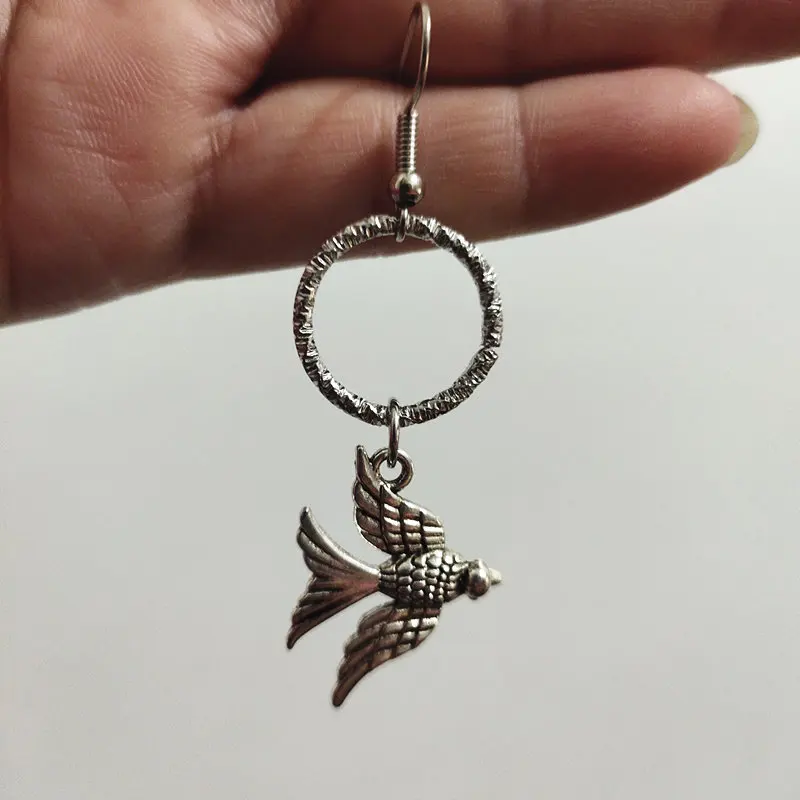 Cute Bird Earrings Silver Tassel Drop Earrings Trendy Jewelry Animal Jewelry For Women Girls
Cute Bird Earrings Silver Tassel Drop Earrings Trendy Jewelry Animal Jewelry For Women Girls