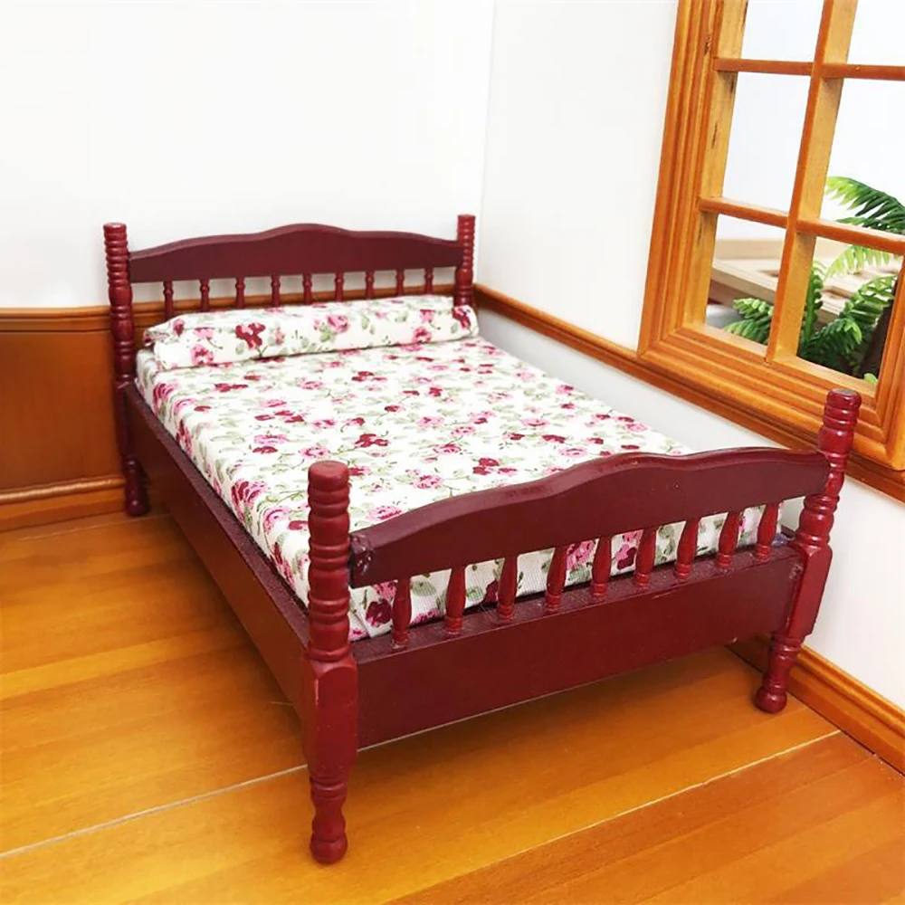 1/12 Dollhouse Miniature Accessories Mini Wooden European Double Bed Simulation Furniture Toys for Doll House Decoration
1/12 Dollhouse Miniature Accessories Mini Wooden European Double Bed Simulation Furniture Toys for Doll House Decoration