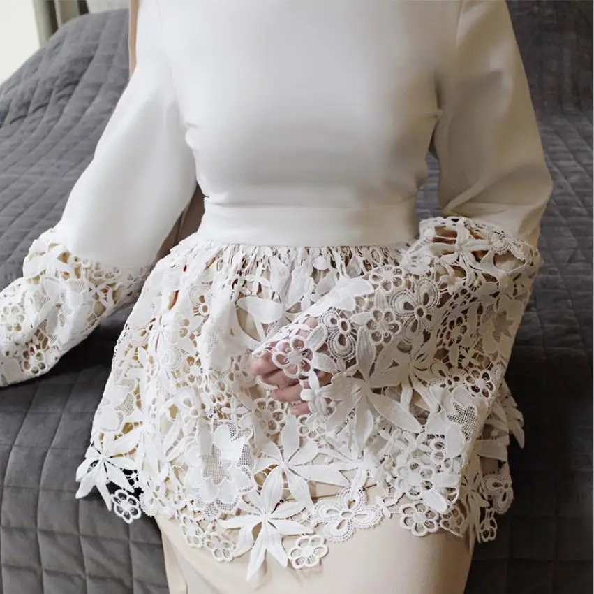 Fashion Flared Sleeves Lace Muslim Modest Tops Female Vintage Stitching-Colored Hollow Cut Design Muslim Tops F1702
Fashion Flared Sleeves Lace Muslim Modest Tops Female Vintage Stitching-Colored Hollow Cut Design Muslim Tops F1702