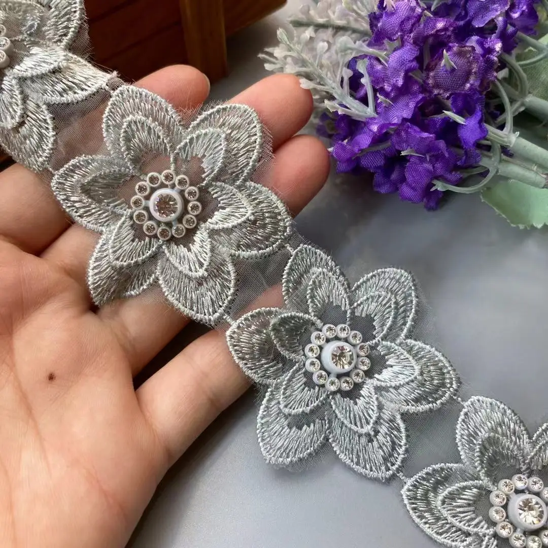 1 Yard Gray Polyester Pearl Lace Trim Ribbon 3D Leaf Flowers Embroidered African Fabric Handmade Sewing For Costume Decoration
1 Yard Gray Polyester Pearl Lace Trim Ribbon 3D Leaf Flowers Embroidered African Fabric Handmade Sewing For Costume Decoration