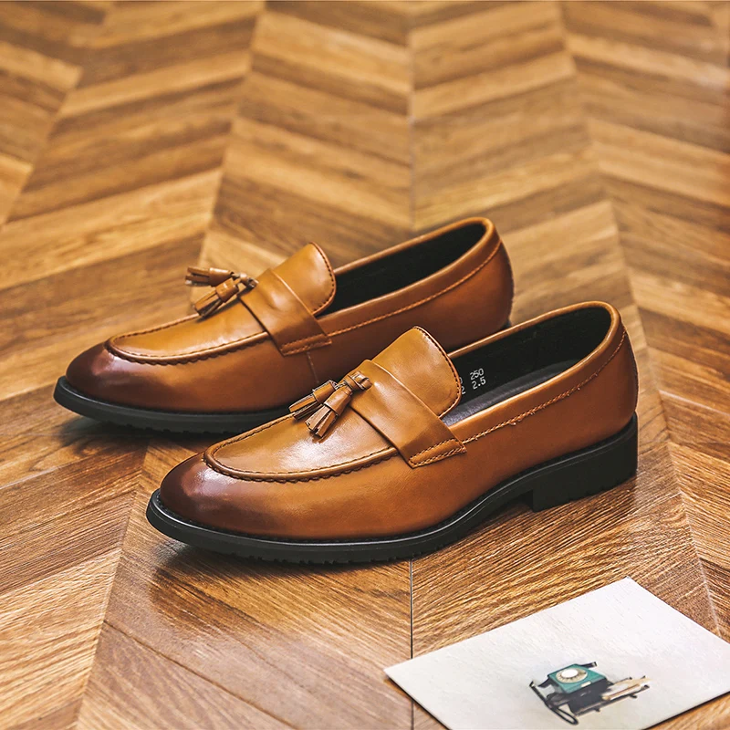 2021 Spring Autumn New Designer Men Casual Shoes Formal Dress Leather Loafers British Tassel Breathable Wedding Oxfords Fashion
2021 Spring Autumn New Designer Men Casual Shoes Formal Dress Leather Loafers British Tassel Breathable Wedding Oxfords Fashion