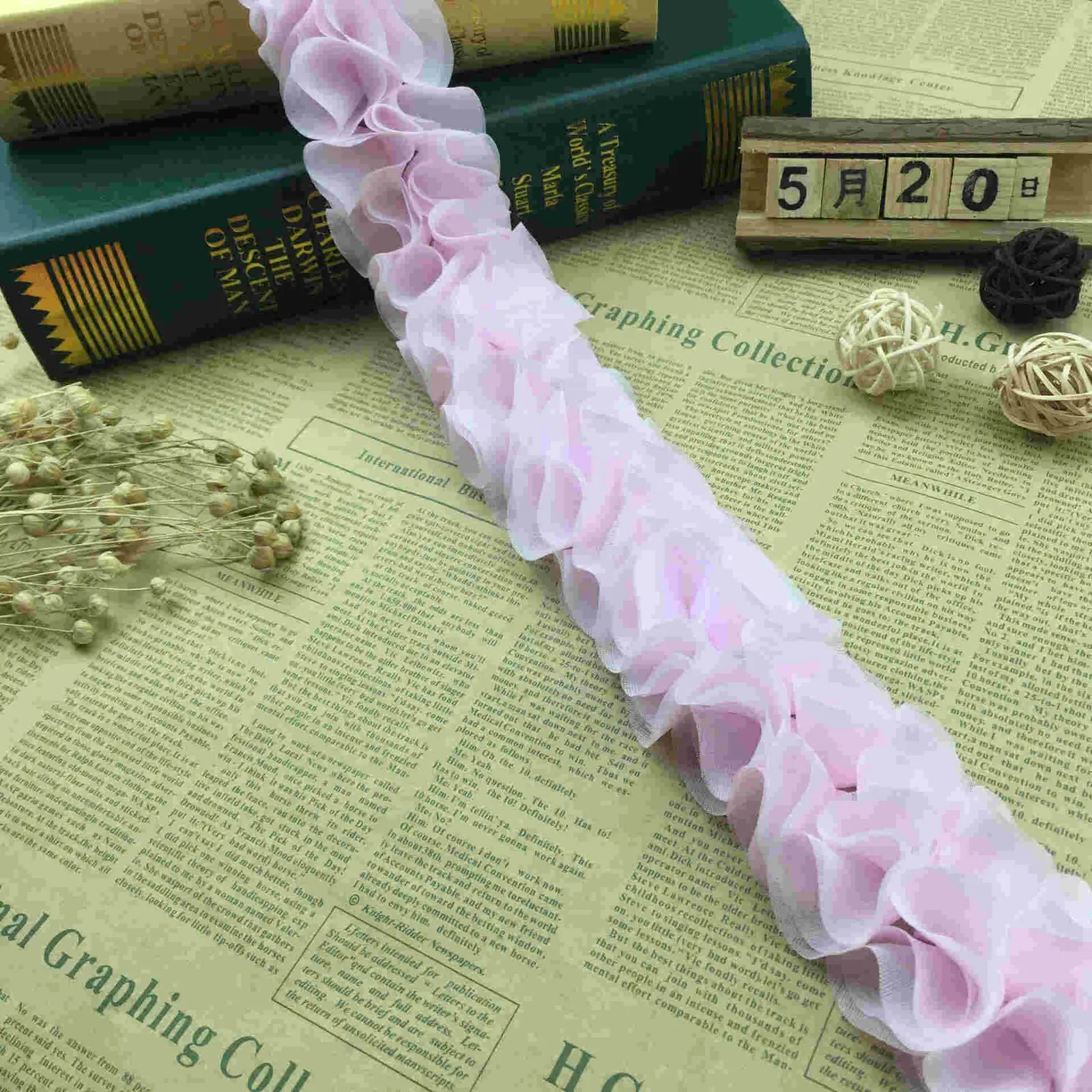 1 Yard Pink 3D Flowers Chiffon Cluster Lace Trim Wedding Dress Clothes Hat Lace Ribbon Fabric Applique Trimming Sewing Craft
1 Yard Pink 3D Flowers Chiffon Cluster Lace Trim Wedding Dress Clothes Hat Lace Ribbon Fabric Applique Trimming Sewing Craft