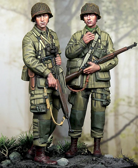 Новый несобранный 1/35 старинный человек включает в себя 2 искусственных фигурки из смолы
Новый несобранный 1/35 старинный человек включает в себя 2 искусственных фигурки из смолы