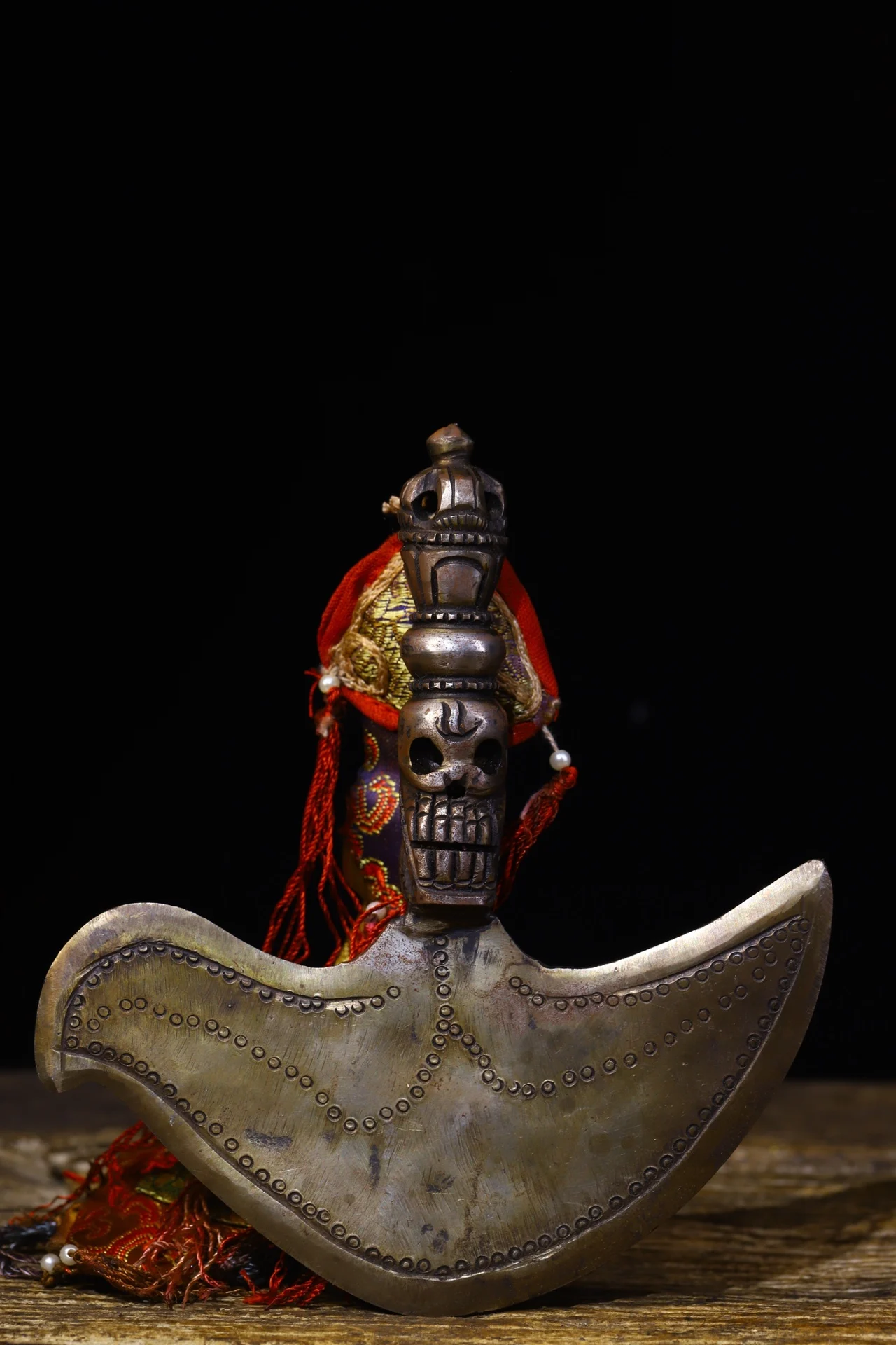 7"Tibetan Temple Collection Old Tiantie Cinnabar Beat Skull Painted Vajra Phurpa Amulet Dharam Worship Hall Town house
7"Tibetan Temple Collection Old Tiantie Cinnabar Beat Skull Painted Vajra Phurpa Amulet Dharam Worship Hall Town house
