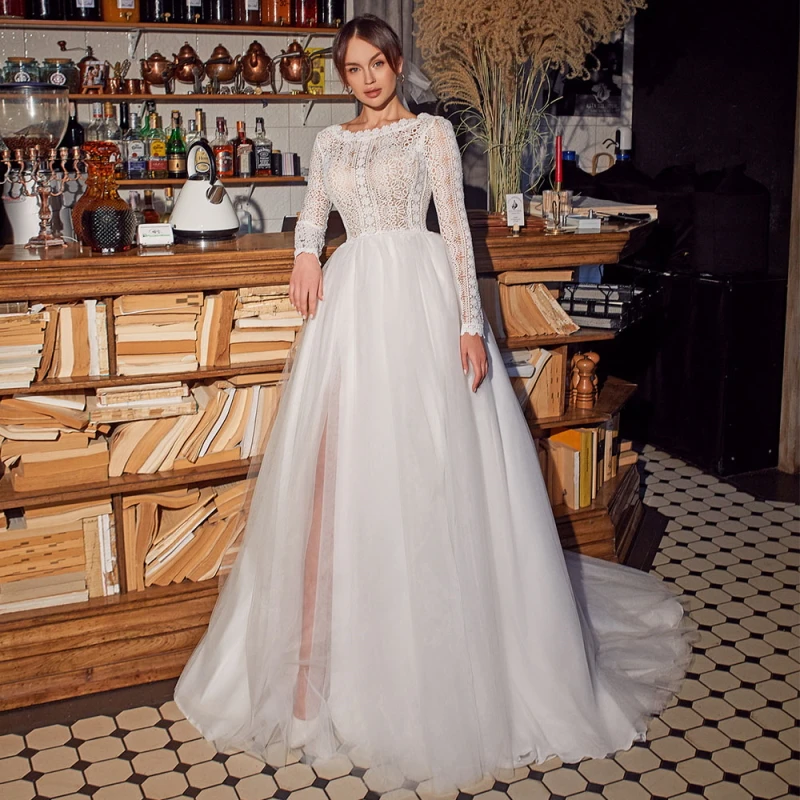 Floor Length Lace Appliques Sweep Train Long Sleeve V-Neck Wedding Dress Backless Backless Bridal Gowns Stunning High Quality
Floor Length Lace Appliques Sweep Train Long Sleeve V-Neck Wedding Dress Backless Backless Bridal Gowns Stunning High Quality
