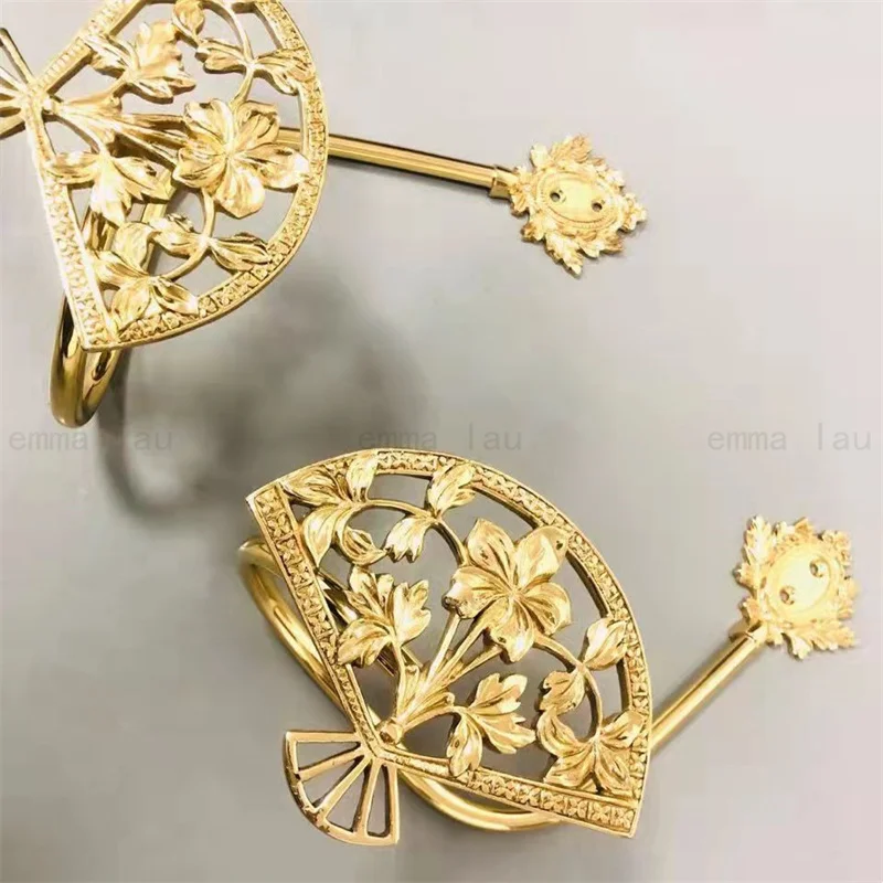 1Pcs Light Luxury Fan Shape Brass Curtain Hooks Home Window Curtain Buckles Room Decorative Curtain Wall Hook
1Pcs Light Luxury Fan Shape Brass Curtain Hooks Home Window Curtain Buckles Room Decorative Curtain Wall Hook