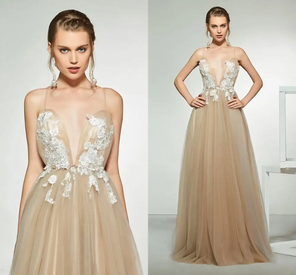 New Spaghetti Straps Applique V Neck Wedding Dresses Champagne Floor Length Open Back A Line Bridal Dress Vestido De Noiva
New Spaghetti Straps Applique V Neck Wedding Dresses Champagne Floor Length Open Back A Line Bridal Dress Vestido De Noiva