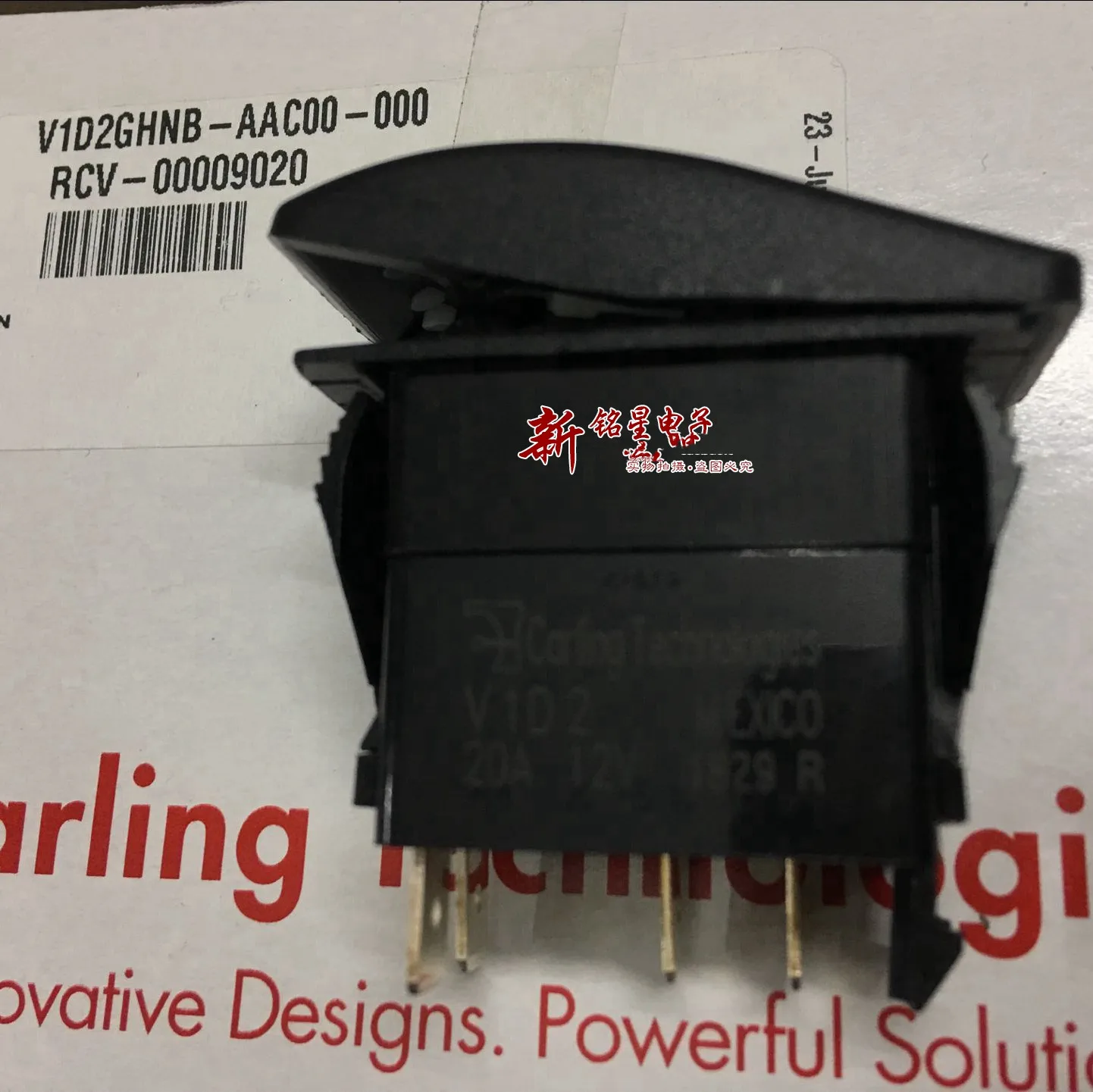 Оригинальный новый 100% V1D2GHNB-AAC00-000 V1D2 20A 12V с светильник кулисный переключатель 4pin
Оригинальный новый 100% V1D2GHNB-AAC00-000 V1D2 20A 12V с светильник кулисный переключатель 4pin