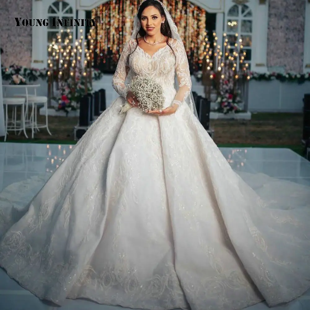 2020 In Fashion V Neck Wedding Dress Full Sleeve Lace Up Chapel Train Appliques Beading Floor Length Ball Gown Bridal Gown
2020 In Fashion V Neck Wedding Dress Full Sleeve Lace Up Chapel Train Appliques Beading Floor Length Ball Gown Bridal Gown