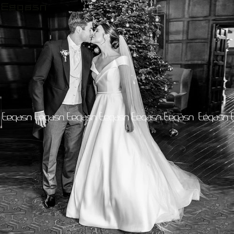 Modern Satin Princess Long Wedding Dresses Off the Shoulder Vintage Court Train Bridal Gowns Backless Wedding Gowns
Modern Satin Princess Long Wedding Dresses Off the Shoulder Vintage Court Train Bridal Gowns Backless Wedding Gowns