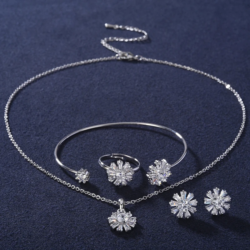 Child Jewelry Set HADIYANA Flower Design Girl Gift Fashion Child Necklace Earring Ring And Bracelet Set ET0001 Conjunto de joyas
Child Jewelry Set HADIYANA Flower Design Girl Gift Fashion Child Necklace Earring Ring And Bracelet Set ET0001 Conjunto de joyas