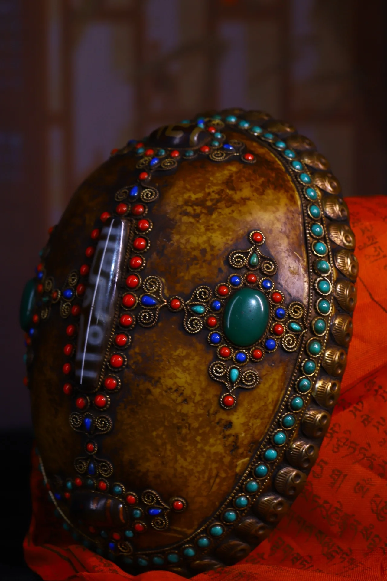 7"Tibetan Temple Collection Old Gabala Bowl Skull Mosaic Gem gZi Beads Gabala Bowl Amulet Dharma Worship Hall Town House
7"Tibetan Temple Collection Old Gabala Bowl Skull Mosaic Gem gZi Beads Gabala Bowl Amulet Dharma Worship Hall Town House