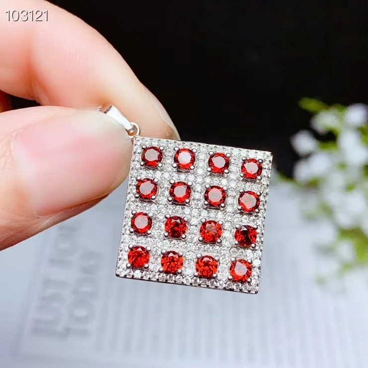 Atmospheric style, stylish new edition, 925 silver, natural garnet necklace, professional natural gemstone monopol
Atmospheric style, stylish new edition, 925 silver, natural garnet necklace, professional natural gemstone monopol