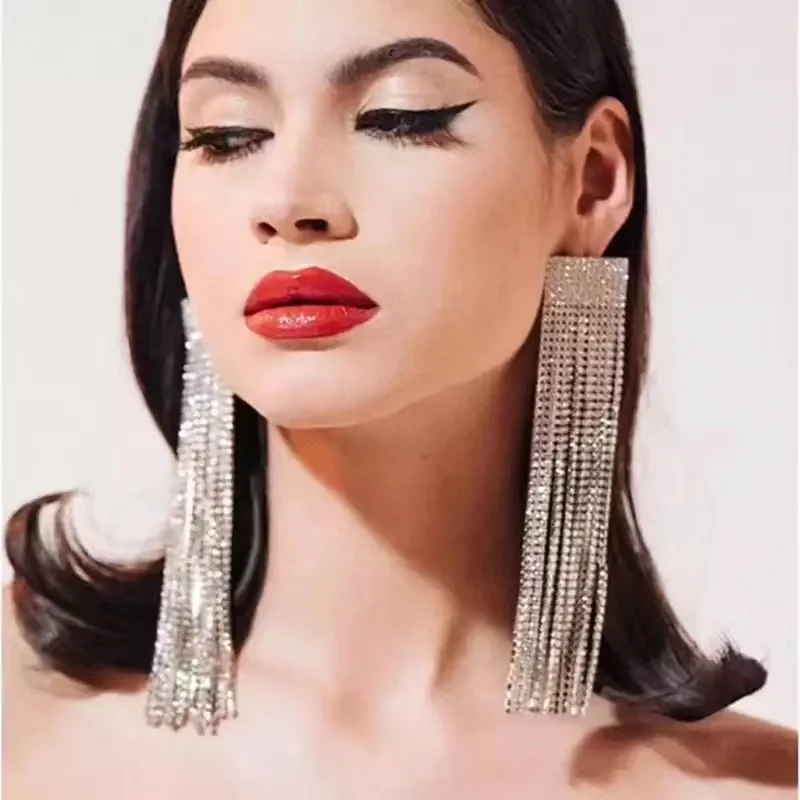 Fashionable women's shining Rhinestone Pendant Earrings suitable for women's Crystal Long Tassel Earrings popular jewelry
Fashionable women's shining Rhinestone Pendant Earrings suitable for women's Crystal Long Tassel Earrings popular jewelry