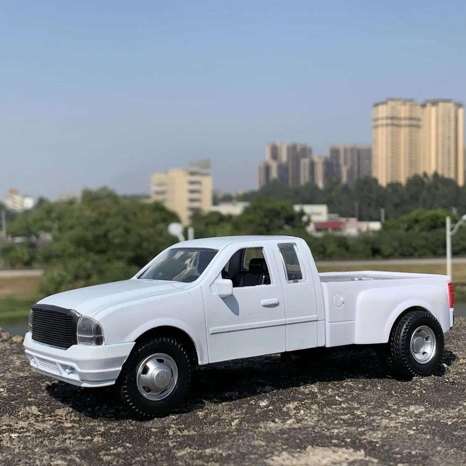 The New Special Die-casting Metal 1/32 White American Pickup Model Home Display Collection Is 20Cm Longtoys For Children
The New Special Die-casting Metal 1/32 White American Pickup Model Home Display Collection Is 20Cm Longtoys For Children