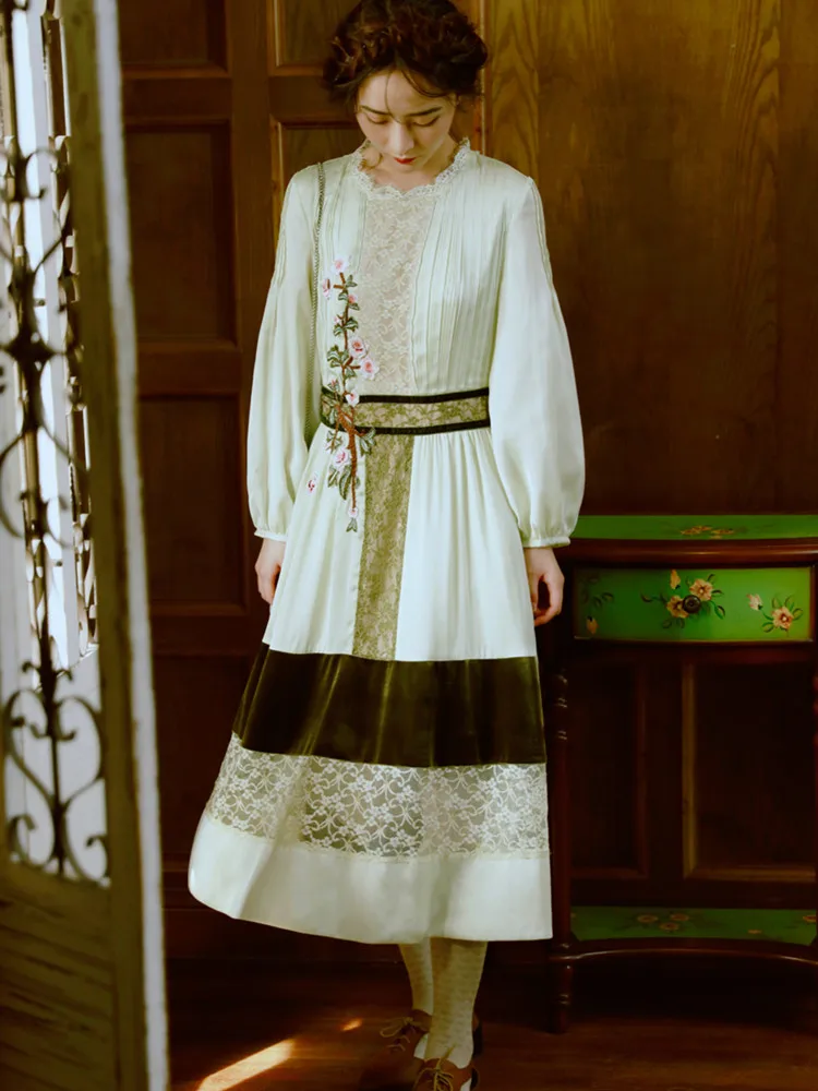 Spring Autumn Women Elegant Vintage Slim Satin Dress Ladies Retro Flowers Embroidery Lace Velvet Patchwork Formal Long Dress
Spring Autumn Women Elegant Vintage Slim Satin Dress Ladies Retro Flowers Embroidery Lace Velvet Patchwork Formal Long Dress