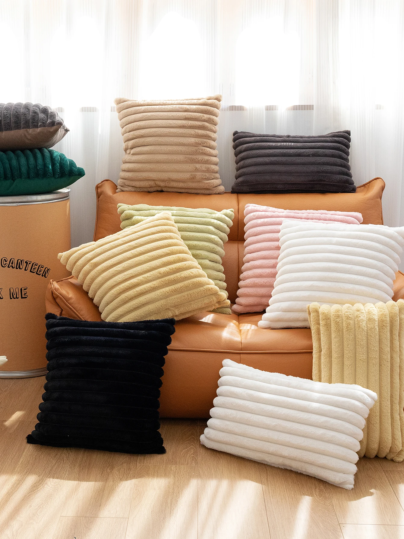 New solid color plush sofa cushion cover without fillers, single size price 1 piece
New solid color plush sofa cushion cover without fillers, single size price 1 piece