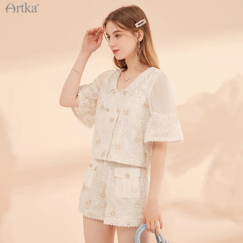 ARTKA 2021 Summer New Women Suits Elegant Pearl Lapel Flower Embroidery Chiffon Shirts Two Piece Set A-Line Shorts Suit RA20012X
ARTKA 2021 Summer New Women Suits Elegant Pearl Lapel Flower Embroidery Chiffon Shirts Two Piece Set A-Line Shorts Suit RA20012X