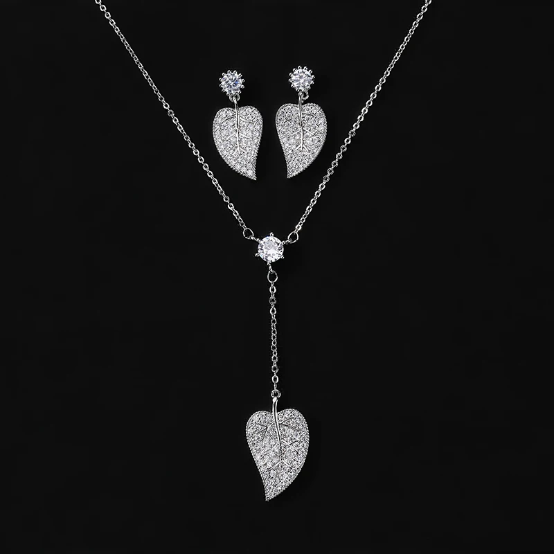 Jewelry Set HADIYANA Trendy Romantic Leaves Shapes Necklace And Earrings Set Women Fashion Party Gift CN1101 Conjunto de joyas
Jewelry Set HADIYANA Trendy Romantic Leaves Shapes Necklace And Earrings Set Women Fashion Party Gift CN1101 Conjunto de joyas