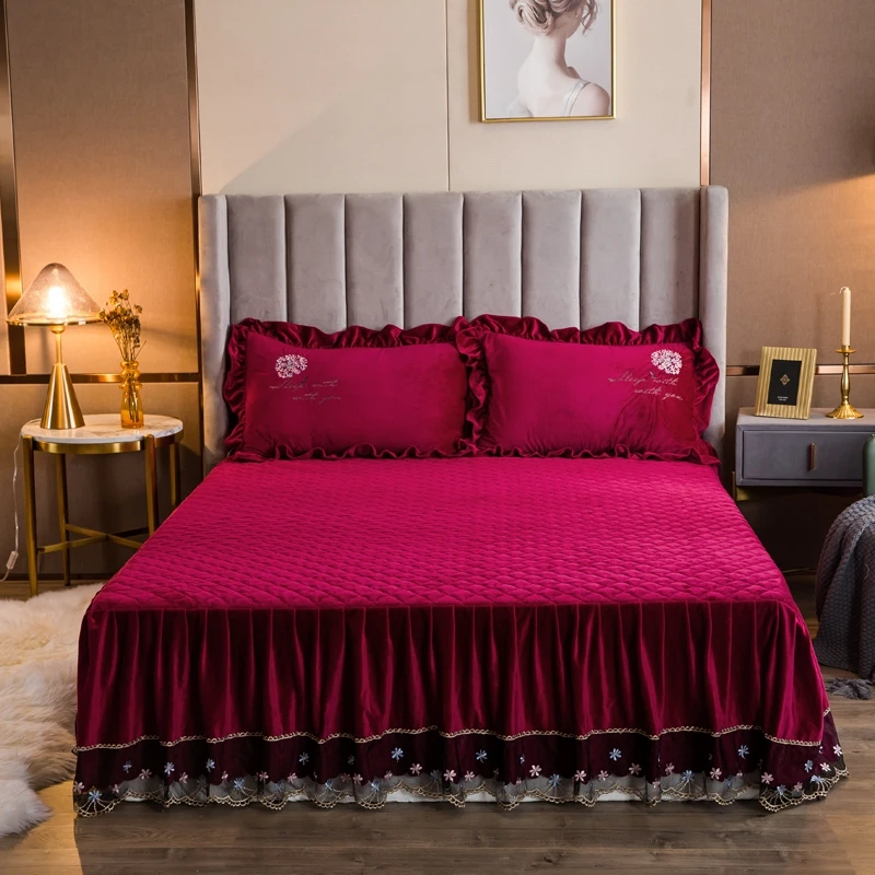 2020 velvet Quilting queen king size Bed Skirt with rubber bedskirt embroidery Bed Cover Pillowcase 3pcs Bedding Set
2020 velvet Quilting queen king size Bed Skirt with rubber bedskirt embroidery Bed Cover Pillowcase 3pcs Bedding Set