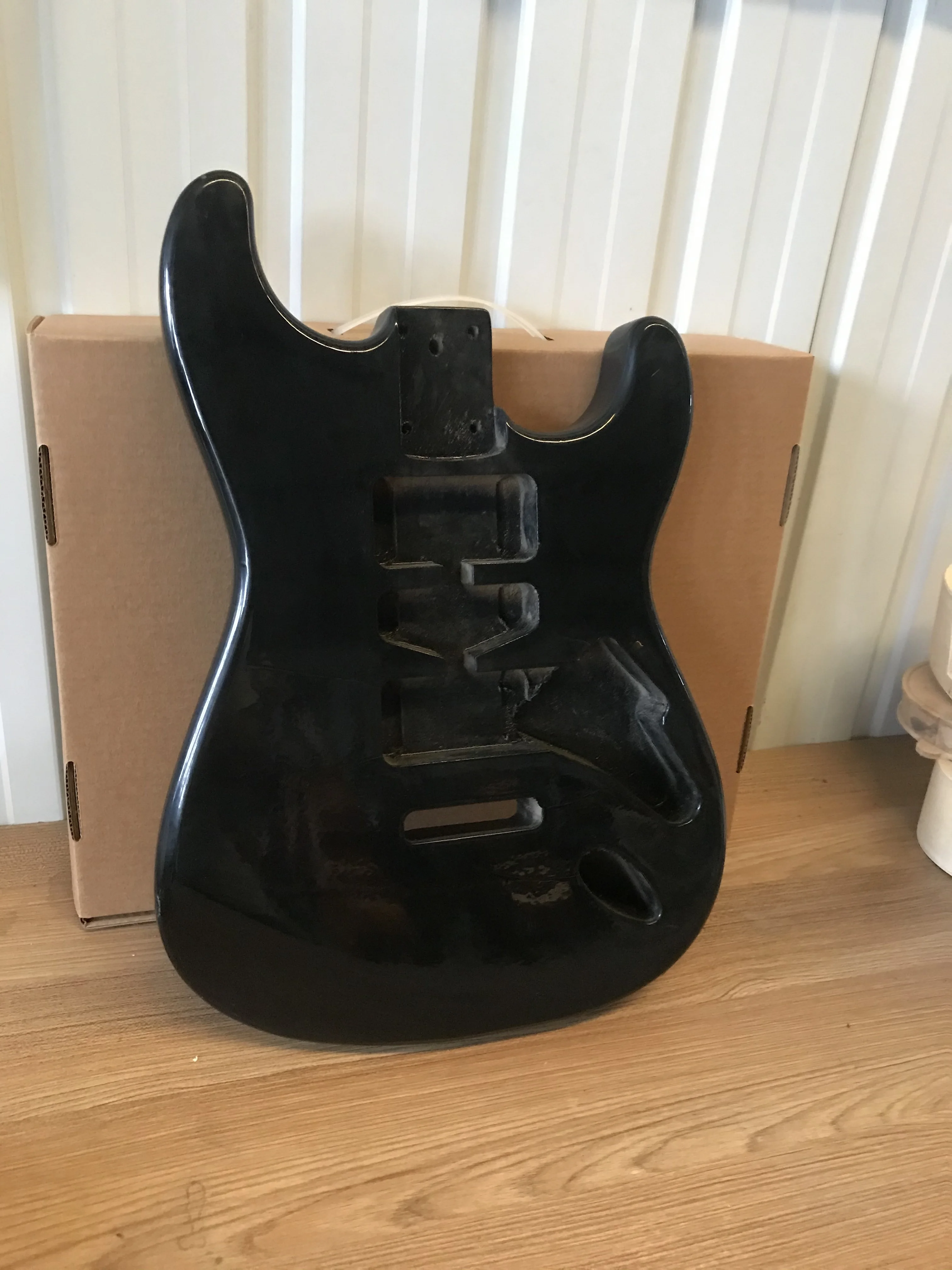 Popular Wood Electric Bass Guitar Body Finished, Fender Style, ST Guitar Barrel, SSS Bass Panel, Pure Black Color
Popular Wood Electric Bass Guitar Body Finished, Fender Style, ST Guitar Barrel, SSS Bass Panel, Pure Black Color