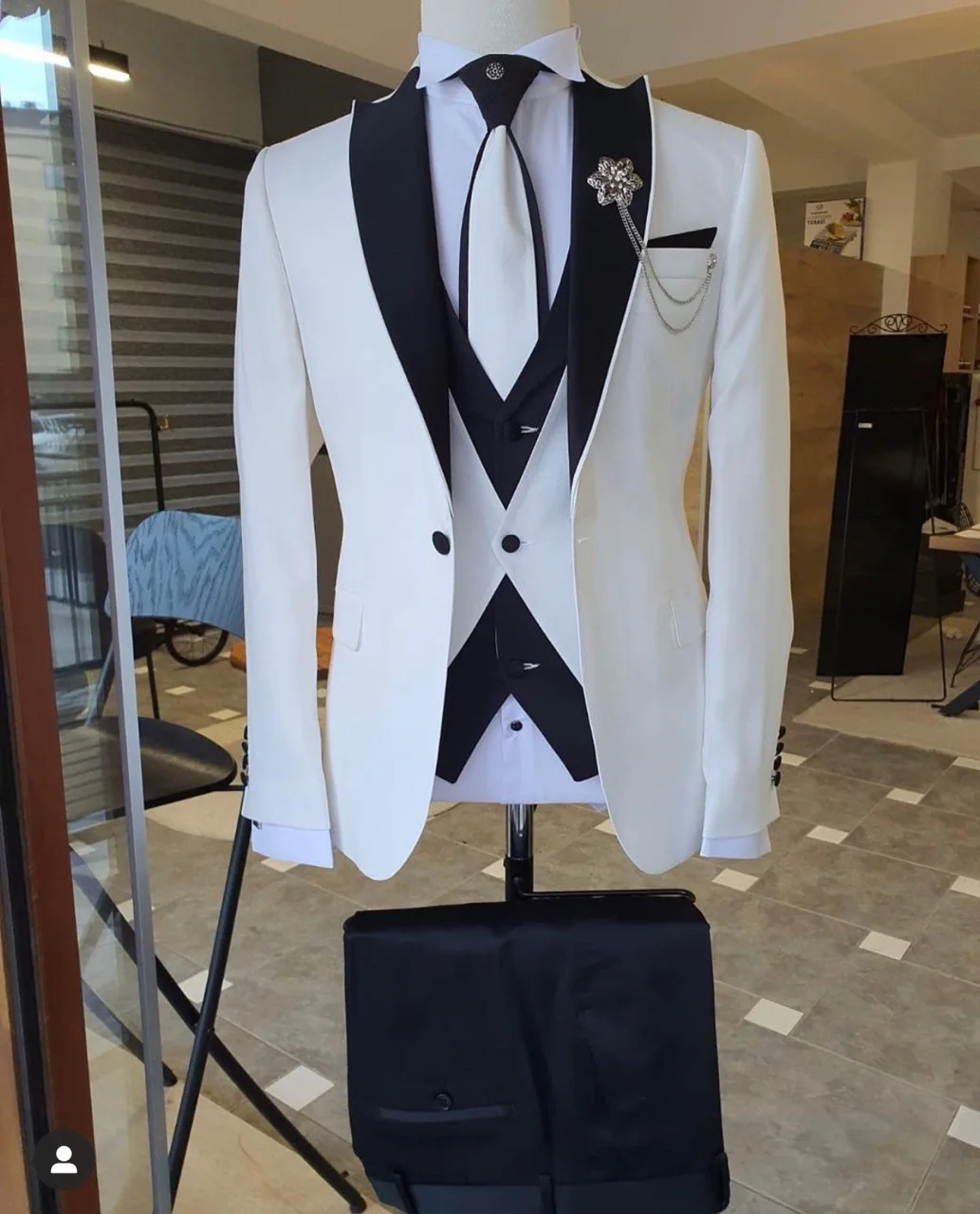 2021 Latest Design White Wedding Men Suits Costume Homme Slim Fit Terno Masculino Tuxedo Blazer Prom Party Groom Bridegroom
2021 Latest Design White Wedding Men Suits Costume Homme Slim Fit Terno Masculino Tuxedo Blazer Prom Party Groom Bridegroom