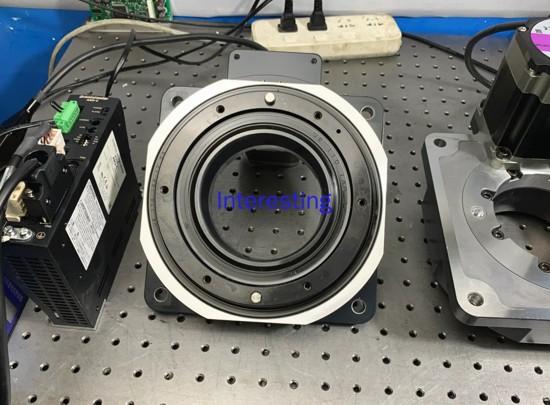 R-axis Электрический поворотный стол 360 градусов Dongfang двигатель DGM200 сервопривод поворотный стол
R-axis Электрический поворотный стол 360 градусов Dongfang двигатель DGM200 сервопривод поворотный стол