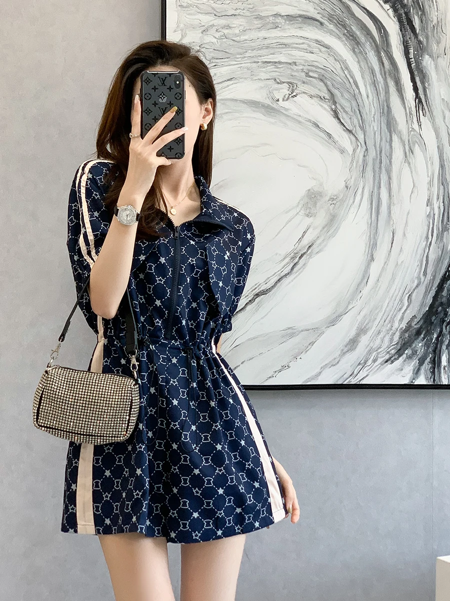 High Waist Jumpsuit Women's Spring and Summer 2021 New Fashion Retro Waist Was Thin Blue Casual Pants Workwear One-piece Shorts
High Waist Jumpsuit Women's Spring and Summer 2021 New Fashion Retro Waist Was Thin Blue Casual Pants Workwear One-piece Shorts