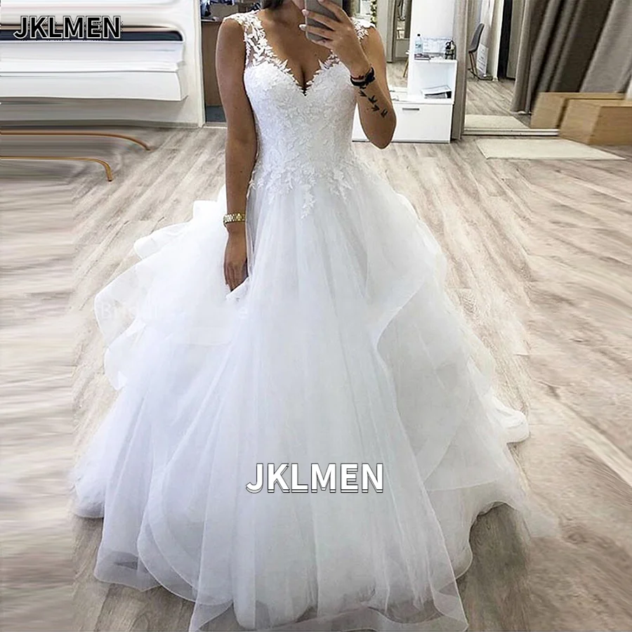 V-neck Sleeveless Wedding Dress with Tiered Tulle Skirt Lace-up Bridal Ball Gown Vestido De Novia Corset Wedding Dress 2021
V-neck Sleeveless Wedding Dress with Tiered Tulle Skirt Lace-up Bridal Ball Gown Vestido De Novia Corset Wedding Dress 2021