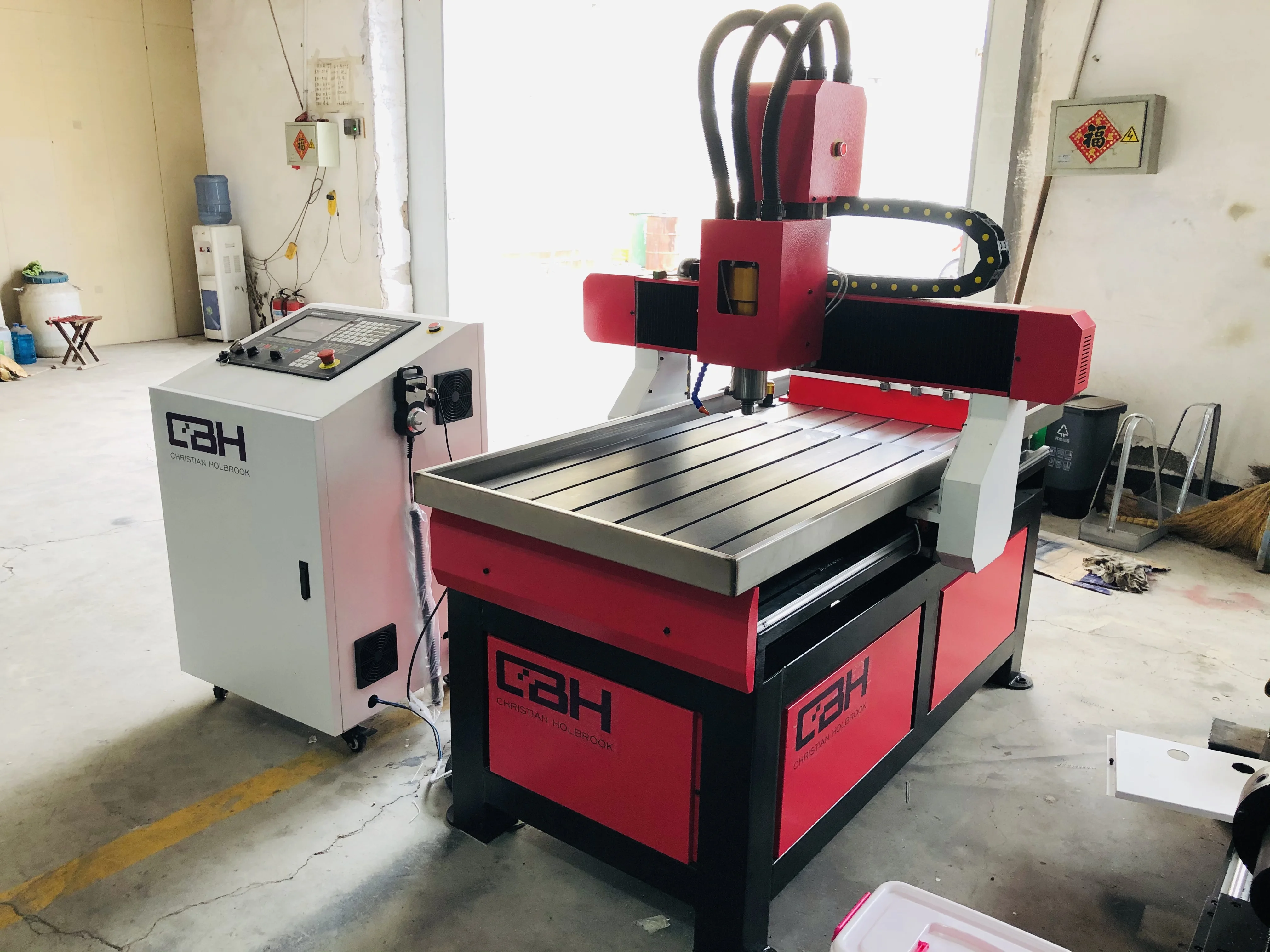 Высокоточный мини ATC cnc маршрутизатор 6090 с водяным охлаждением atc шпиндель
Высокоточный мини ATC cnc маршрутизатор 6090 с водяным охлаждением atc шпиндель