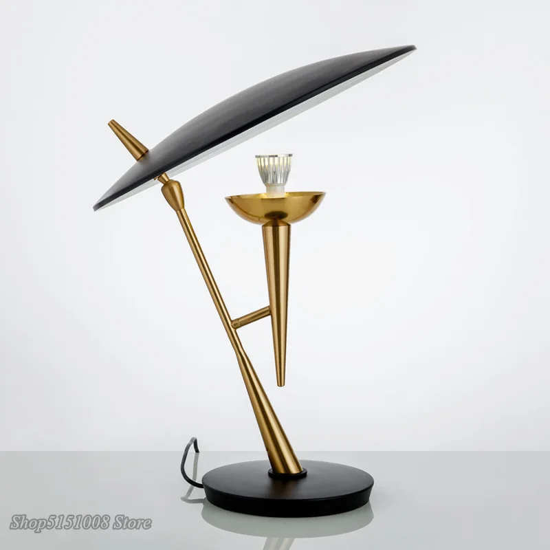 Modern Metal LED Desk Lamp Luxury Bedroom Living Room Table Lamp Nordic Designer Creative Art Bedside light Home Decor Fixtures
Modern Metal LED Desk Lamp Luxury Bedroom Living Room Table Lamp Nordic Designer Creative Art Bedside light Home Decor Fixtures