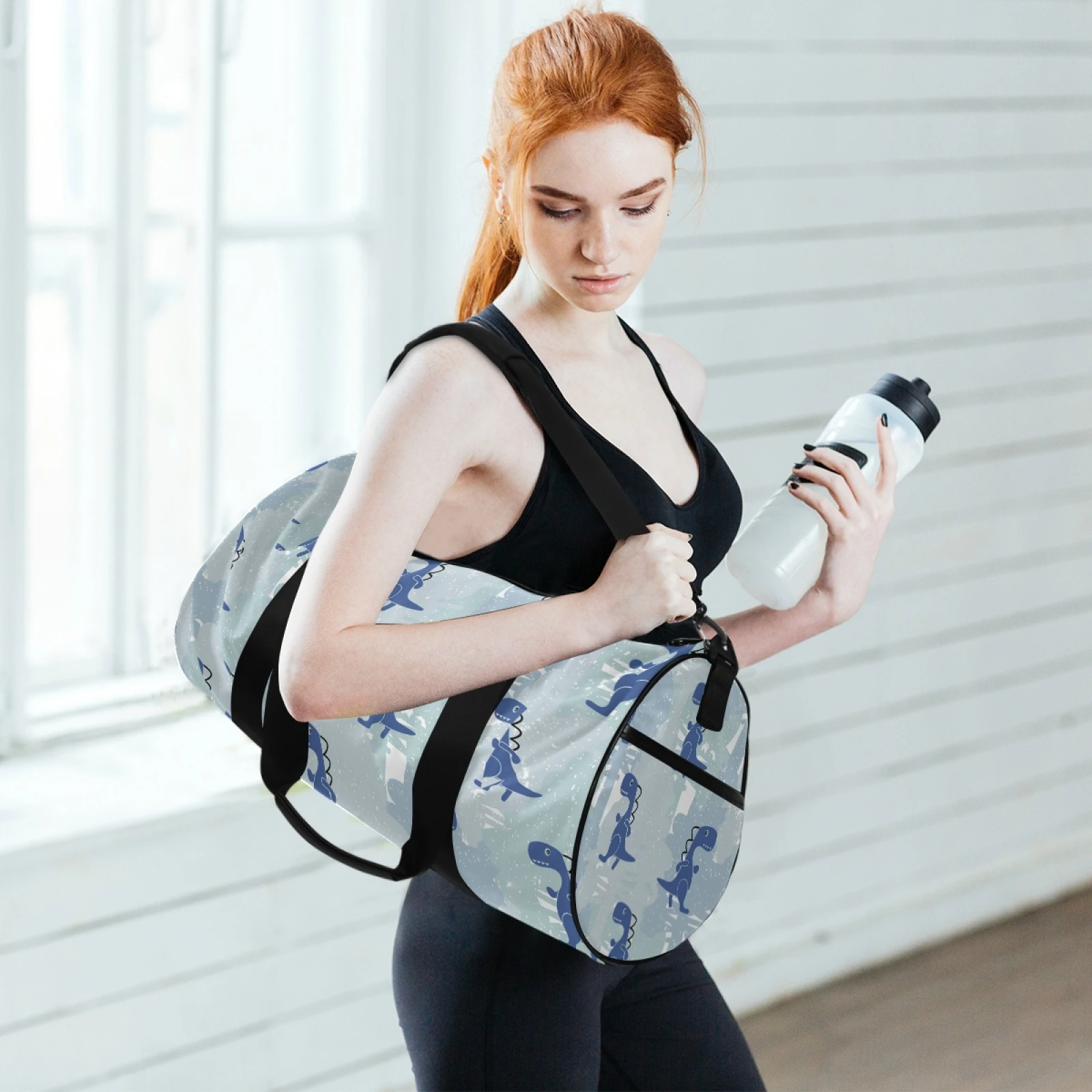 2025 New Yoga Bag Custom Gym Bag Sports Men And Women Large Travel Bag Dinosaur Print Portable Cylinder Sports Bag
2025 New Yoga Bag Custom Gym Bag Sports Men And Women Large Travel Bag Dinosaur Print Portable Cylinder Sports Bag