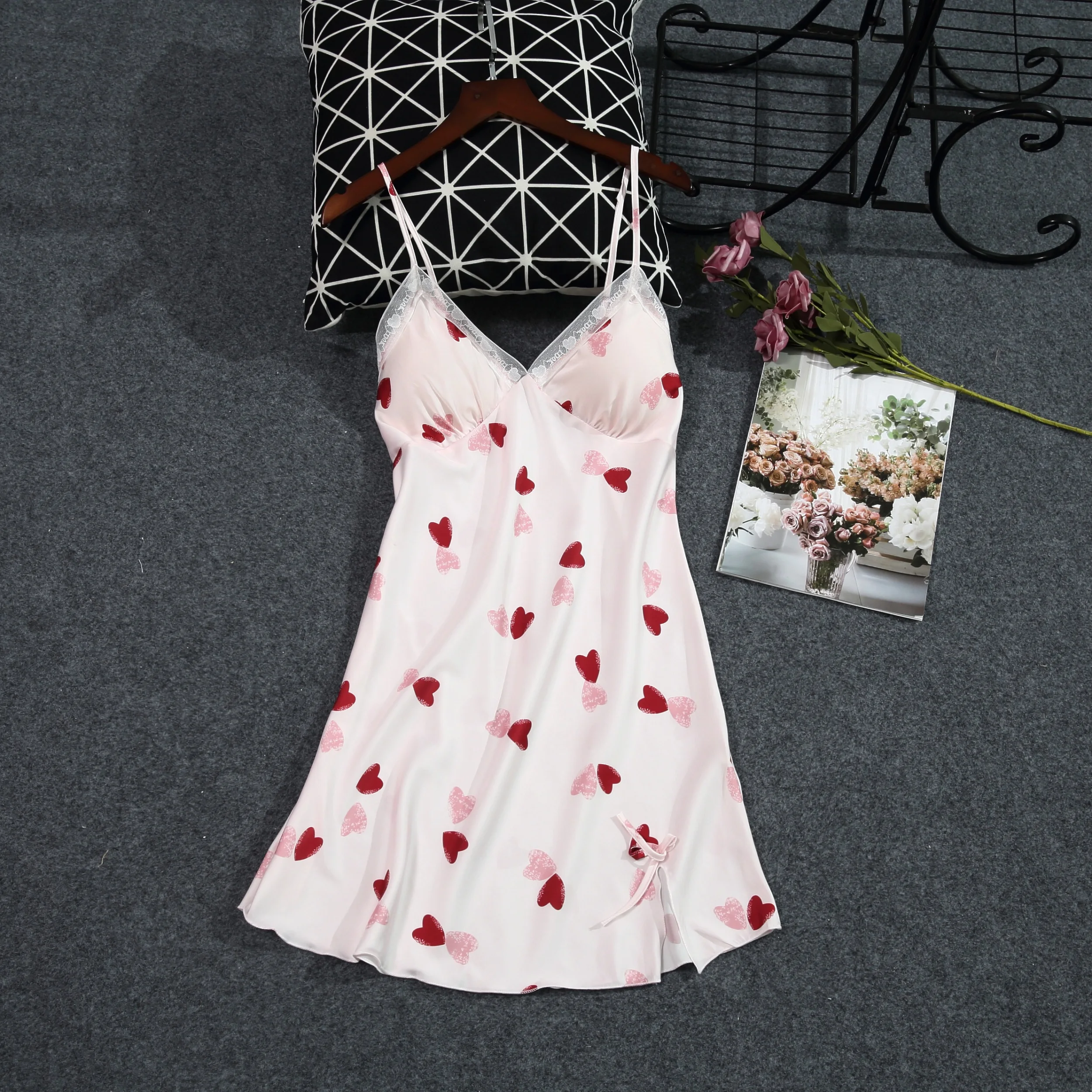 2021 Women Dresses Summer Ladies Lace Sexy Long Dress Silk Sexy Nightgowns Sling Sleepwear Sleep Tops Women's Nightie Home Suit
2021 Women Dresses Summer Ladies Lace Sexy Long Dress Silk Sexy Nightgowns Sling Sleepwear Sleep Tops Women's Nightie Home Suit