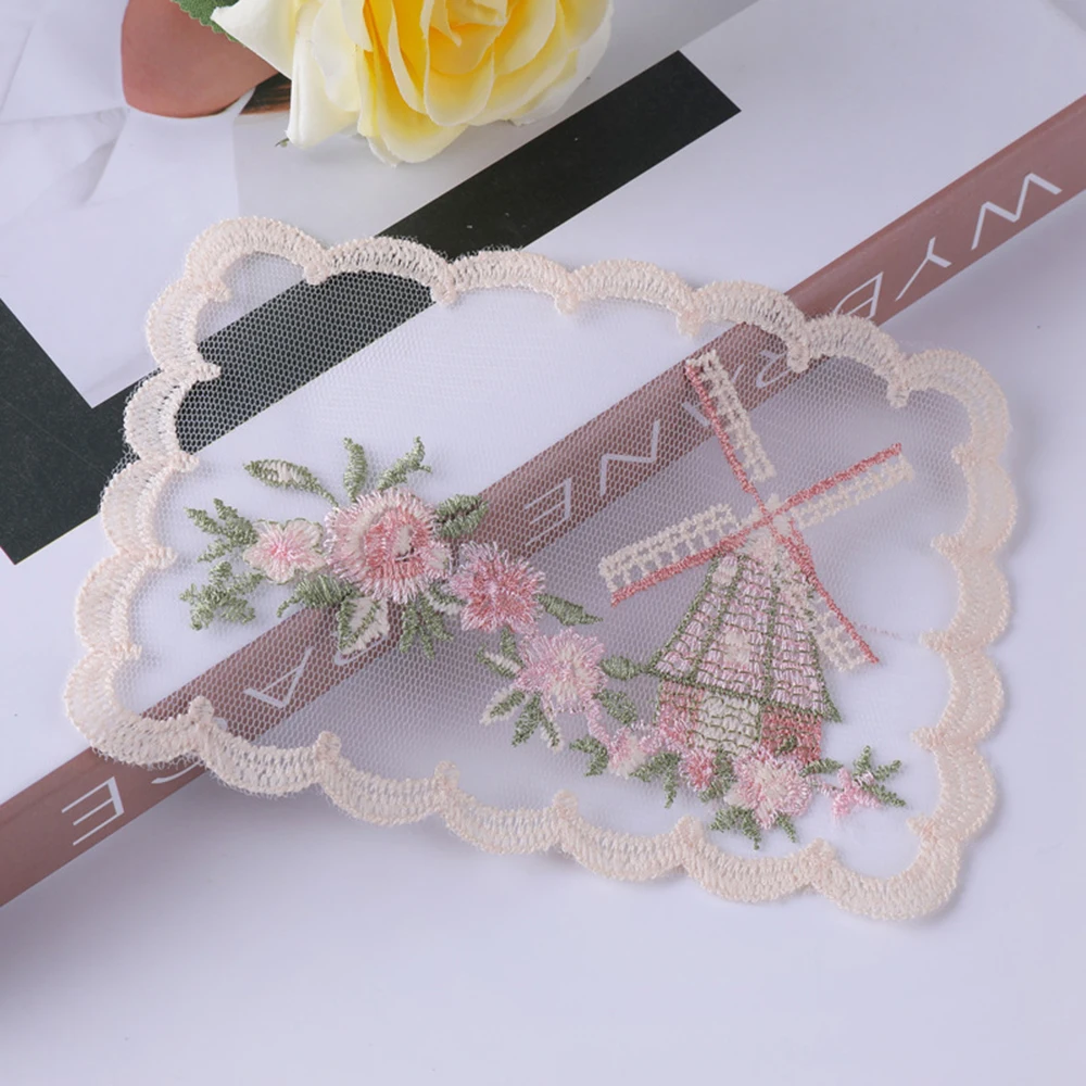1PC Dining Table Embroidery Craft Placemat European Style Lace Plate Mat Anti-scald Coaster Table Deoration Animal Picture
1PC Dining Table Embroidery Craft Placemat European Style Lace Plate Mat Anti-scald Coaster Table Deoration Animal Picture