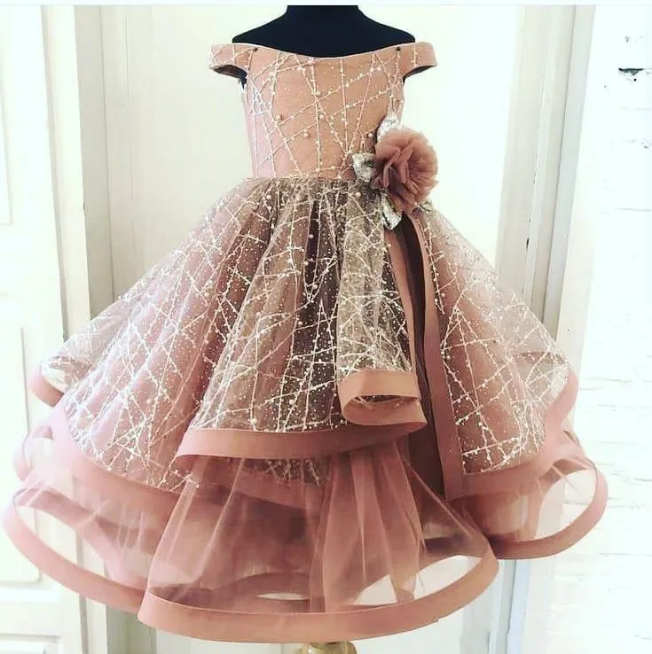 Blush Pink 2020 Flower Girl Dresses Ball Gown Little Girl Wedding Dresses Vintage Off Shoulder Communion Pageant Dresses
Blush Pink 2020 Flower Girl Dresses Ball Gown Little Girl Wedding Dresses Vintage Off Shoulder Communion Pageant Dresses